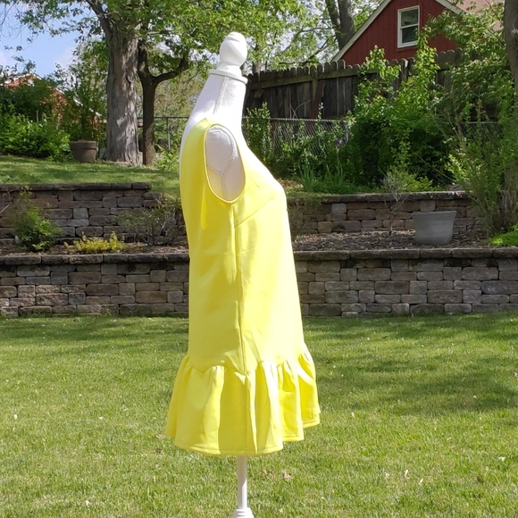 Neon yellow ruffle low back short dress 5 - Picture 5 of 6